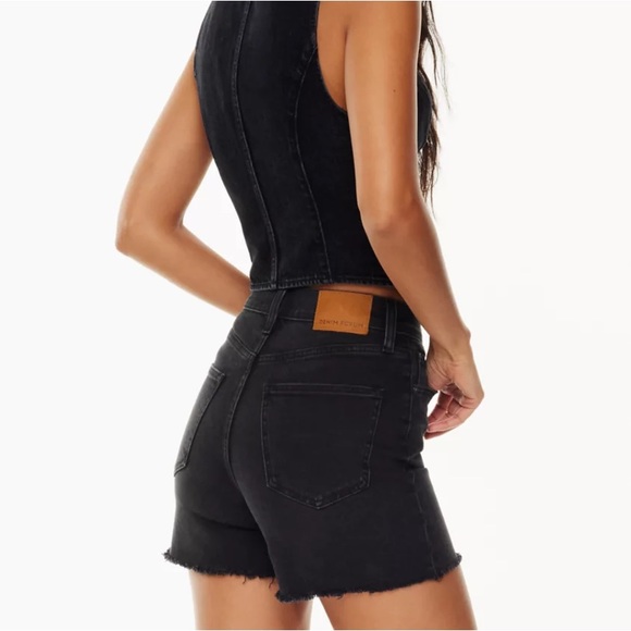 Aritzia Denim Forum ‘50s Arlo Mid-Thigh Denim Short - Picture 3 of 5